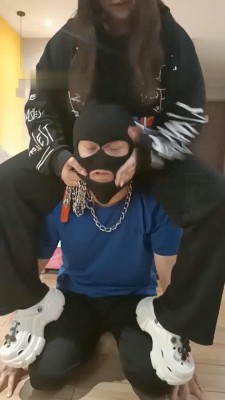 【绝美双主】学生双S暴力踩跺踢踹/骑马/踢裆/黑丝脚喂酸奶和升水 bf28810