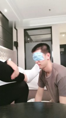 【lucky】裸足狂舔-运动鞋白袜气味辱 bf28818