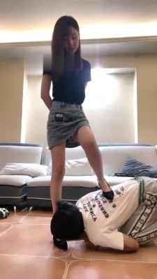 【女仆店S】做错事惩罚-重度耳光踩踏提档 bf29063