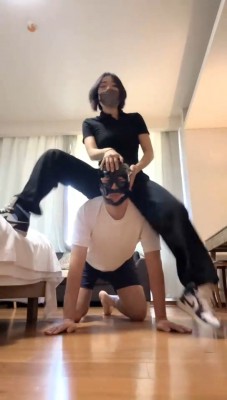 【朱砂痣S】骑马爬行转胯/掐乳鞭打/脚喂酸奶/喂漱口水 bf29045