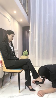 【莱莱】剧情-女经理收拾男下属 bf29109