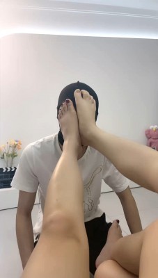 【伊诺】带闺蜜暴力提档/踩踏/棉袜脚捂脸 bf29152