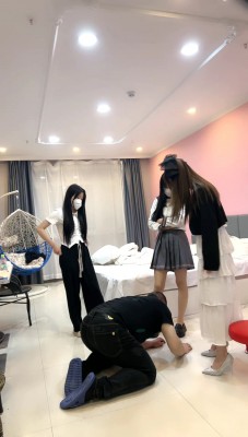 【文文】3学生S暴打班主任-踢踹/轮流喂口水咀嚼物 bf29108