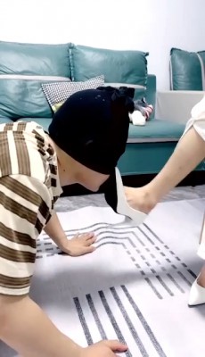 【小笑魔】磕头求虐/闻高跟/白袜踩踏/狗链遛狗【双视角版】bf29148