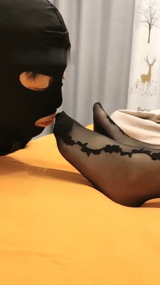 【楼遥】偷舔主人脚被发现-抓厕所虐/口水浓痰/圣水【完整版】 bf29251