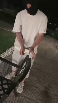 【沅芷大人】户外-羞辱夜调-转胯磕头摇尾巴 JS23061211