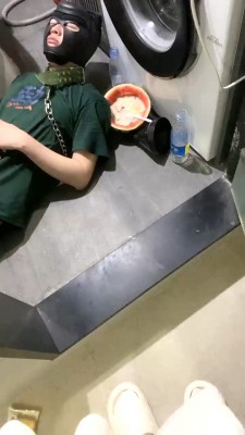 【香菜】萝莉S-皮鞋踩喂食/头压马桶/喝圣水漱口水【完整版】 bf29371