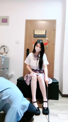 【甜心教主】学院风S-鞭打/舔脚趾/转胯爬行/坐脸窒息/白丝塞嘴 bf29299