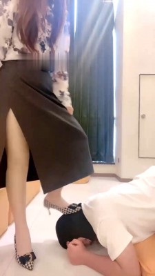 【夜伴大小姐】提档/高跟踩/耳光/喂浓痰喂食 bf29486