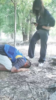 【妖玲】户外-外卖小哥迟到被暴打 bf29841