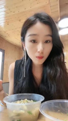 【沅芷大人】伺候主人吃饭/野外圈养鞭打 JS23062250