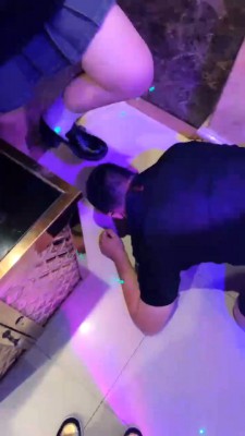 【女仆店S】KTV-强制超暴力嘞脖/踢打/暴力耳光/骑马/踩踏 bf29826