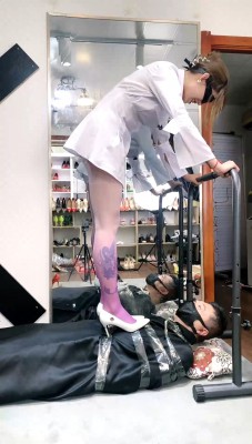 【冰诺】胶带捆绑/紫色丝袜高跟全体重踩 bf29628