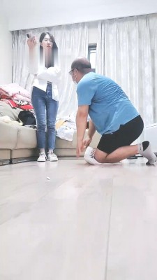 【嘉妮】下跪伺候-胯下辱/踩踏/臭脚捂脸 bf29582