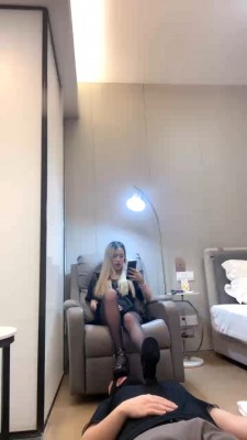 【雯希】香港女S黑丝高跟虐狗/耳光/臭脚捂脸 bf29657