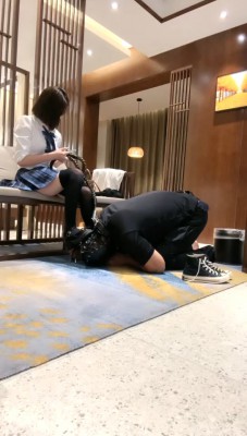 【美女祖宗】学院风小姐姐-过膝袜裸足闻舔辱狗【完整版】 bf29785