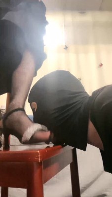 【木子大大】舔闻网袜高跟/踩狗舌/吃口水/sp骑马踩踏/喝圣水 JS23062601