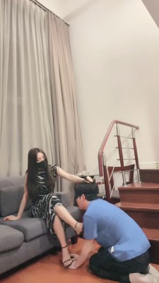 【妆主大大】车模S-舔不好脚就抽/高跟踩狗爪/脚插嘴 bf29976