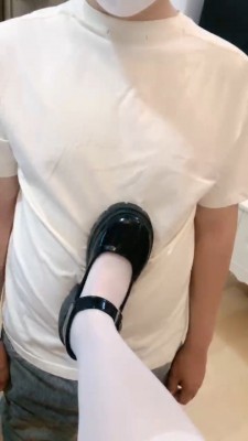 【娇娇】白丝皮鞋闻舔/大力掐肉 JS23062944