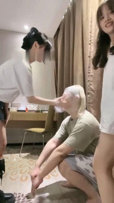 【香芋朱朱】剧情:双S补课-吃臭袜口水/踩踏骑马/衣架sp bf30068