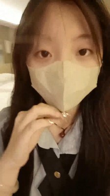 【爱可呀】户外调女研究生/舔鞋底闻臭脚 JS23070919