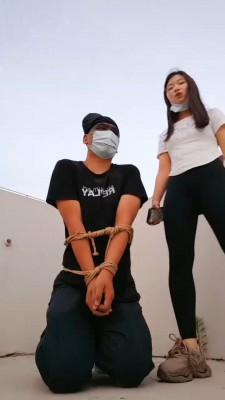 【汐言】户外阳台捆绑虐-吃口水/闻舔臭鞋臭袜/圣水淋浴 bf30323