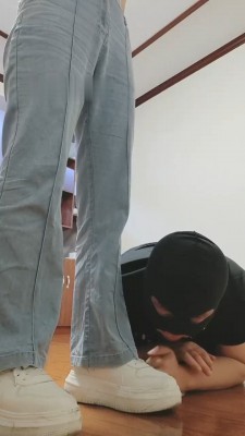 【悦主大大】小白鞋踩狗头/舔闻白袜裸足/插嘴 bf30298