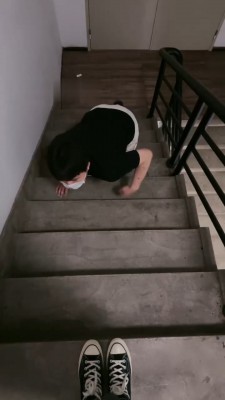 【甜心教主】下班楼道遛狗-匡威黑丝/看呆路人 bf30293