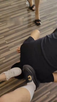 【萝莉糖糖】3S-踩狗爪/转胯/耳光/脚插嘴/闻鞋窝/【三视角版】 bf30435