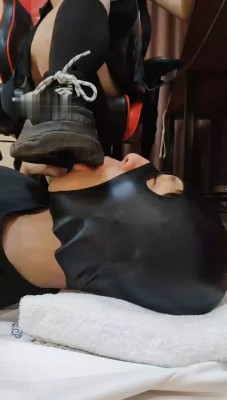 【玥野兔】脏鞋底-黑长袜踩狗脸 bf30669