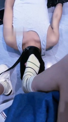 【燚纾玥】强制喂圣水/闻棉袜脚【完整版】JS071802