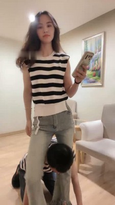 【奈奈】紧身牛仔胯下辱/暴力手脚耳光/踢裆【完整版】bf30621