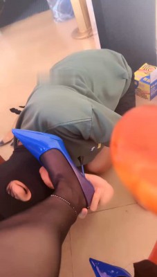 【木子大大】茶室tj-高跟黑丝诱惑家奴闻舔 bf30601