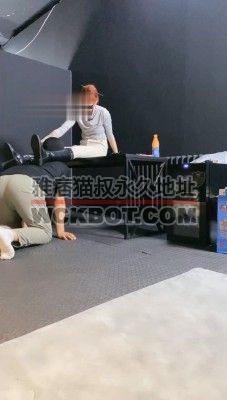 【冰诺】当脚垫/舔靴子/插嘴深喉 JS23082905