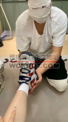 【甜甜】3奴-运动鞋白袜-踩踏踢踹/奴下奴互虐 bf33777