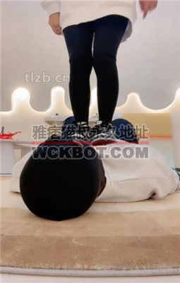 【海绵大大】臀部坐头/运动鞋白棉袜踩踏/转胯/灌圣水 bf34488