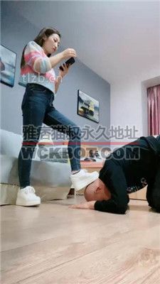 【魅儿】小白鞋棉袜踩光头/吃棉袜舔鞋底/磕头求圣水 bf36194