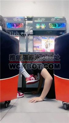 【小妮】网吧-电竞桌底甘愿做奴【完整版】 bf37084