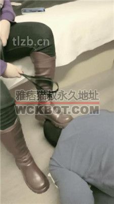 【樊樊】皮带sp/跪舔脏长靴/棉袜臭脚辱【完整版】 JS240105-1