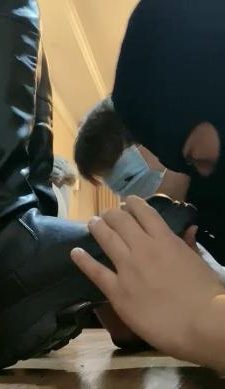 【zaizz】双主抢着舔脏长靴  JS240111-17