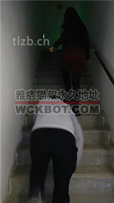 【猫爷】楼梯间遛狗爬行/长靴踩/喂圣水/闻腋下/脚插嘴 bf37605