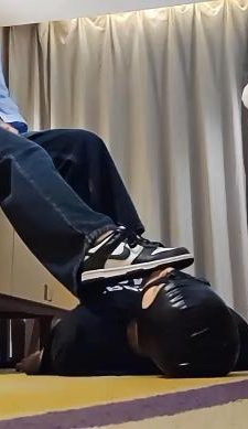 【上头姐妹】AJ脏鞋踩踏/闻舔原味船袜【完整版】 JS240117-1