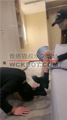 【楚楚】转胯爬行/闻超臭棉袜/裸足插嘴/脚踩喂食 bf37784