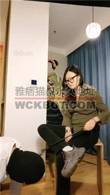 【晗主】素人小姐姐-运动鞋白捆绑虐家奴-圣水 bf37876