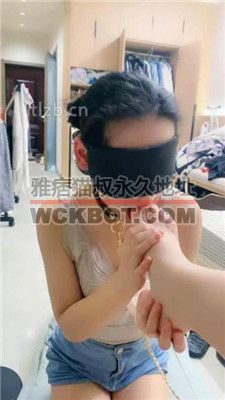 【小羊】闺蜜居然喜欢舔我的臭脚丫 bf38025