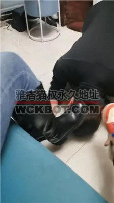 【文文文】3素人S-长靴原味船袜踩地毯狗 JS240201-14