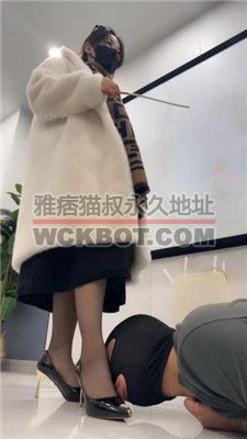 【辣姐】绿帽舔不好脚就挨藤条 JS240202-4