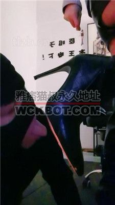 【武汉云儿】清理脏长靴/强迫喂食/坐脸窒息【完整版】 bf38151