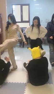 【精神小妹】5S真实欺凌虐双奴-群踩群踹/耳光 bf38164