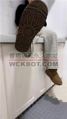 【精神小妹】雪地靴全体重踩脚垫狗 JS240209-1